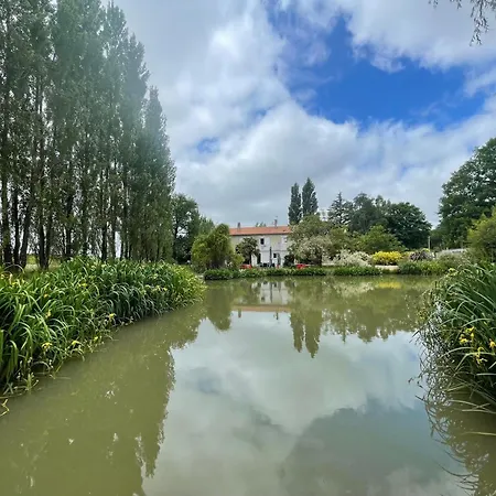 Et Tables D Hotes Du Boiziller فندق مبيت وإفطار 3*